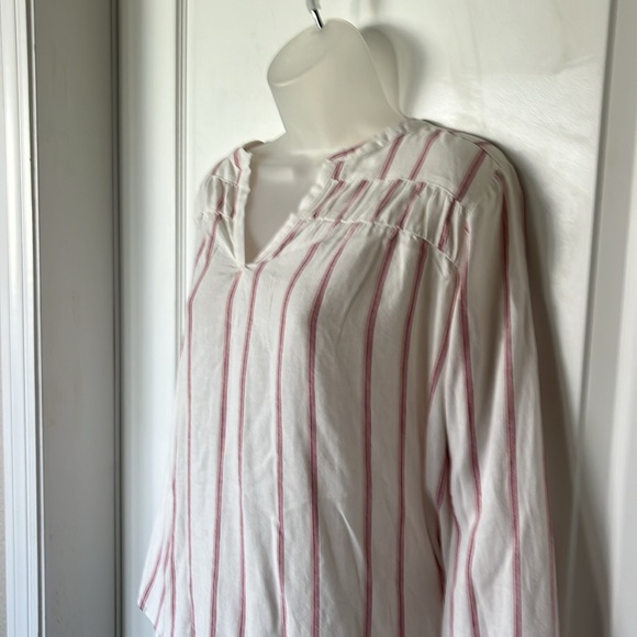 EUC Splendid cream and burgundy, striped rayon and linen V-neck top large - Picture 5 of 6